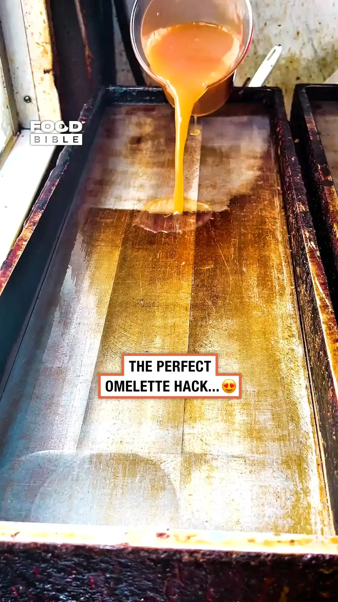 Satisfying omelette hack 🍳