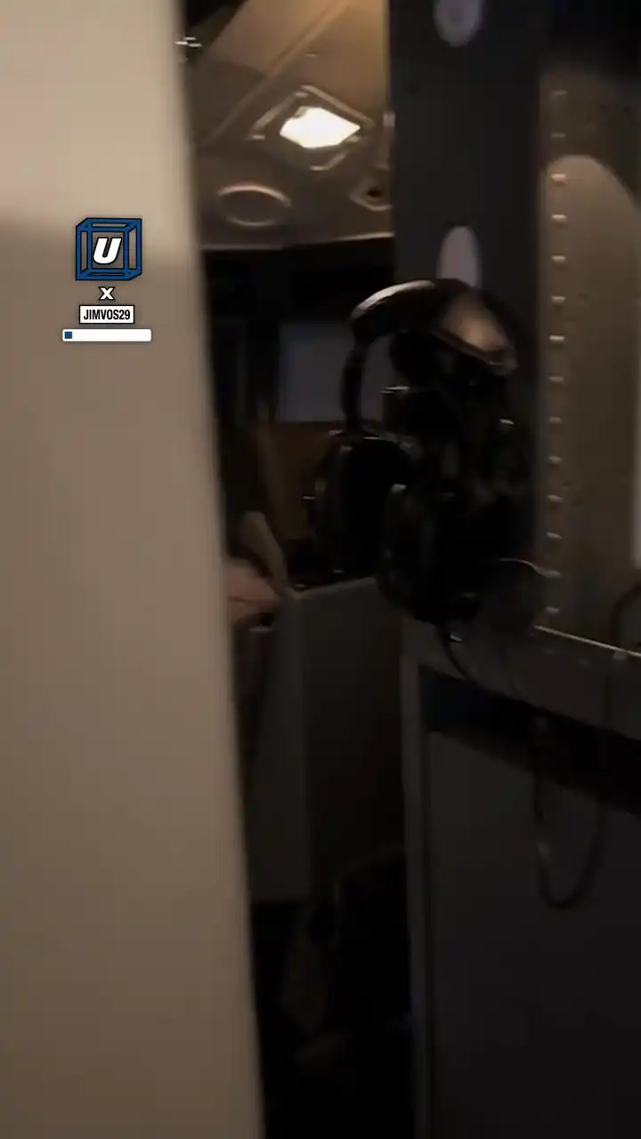 Pilot has cockpit setup in a room in his house π²π©οΈ