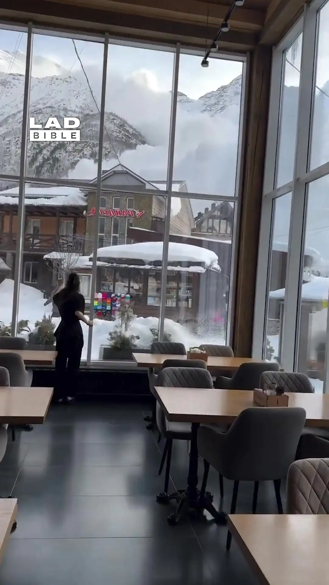 We got caught inside an avalanche 😳❄️