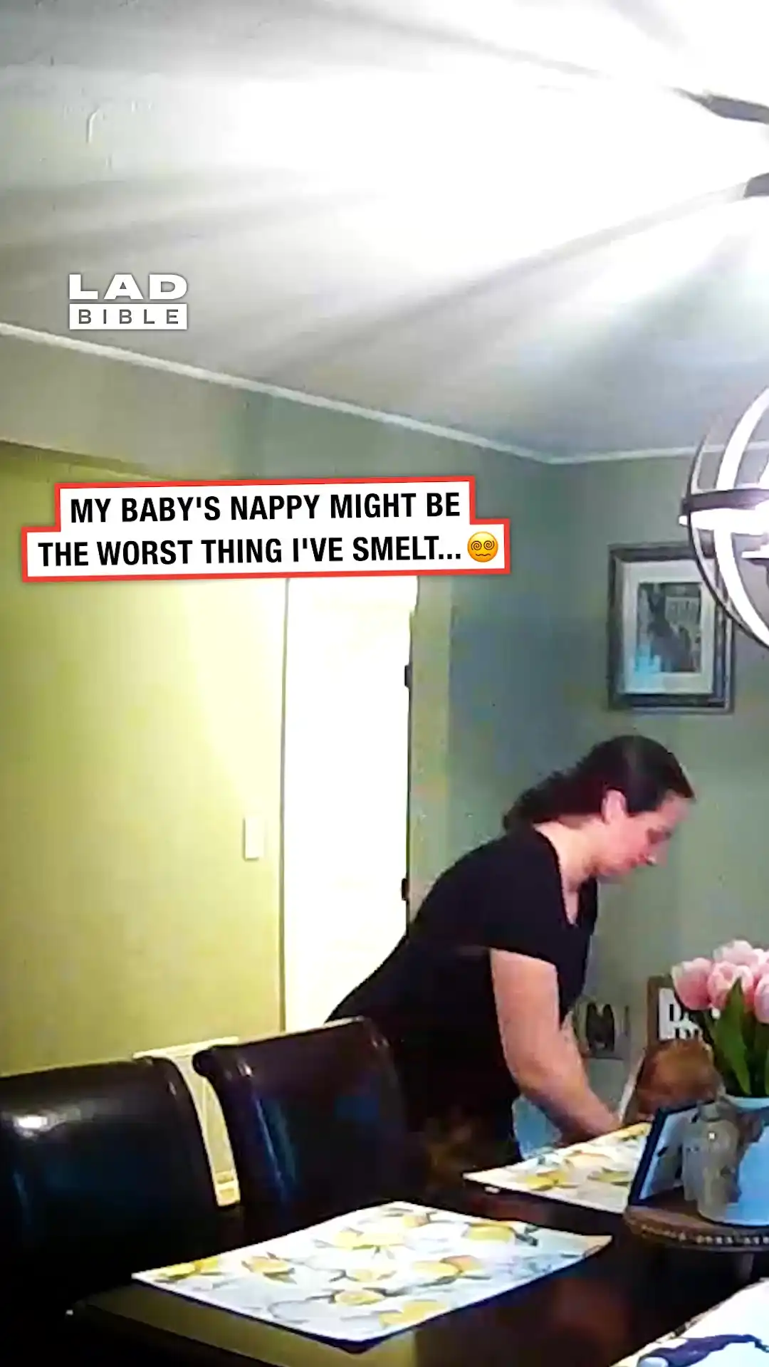 First time parents can't handle baby's nappy π«£