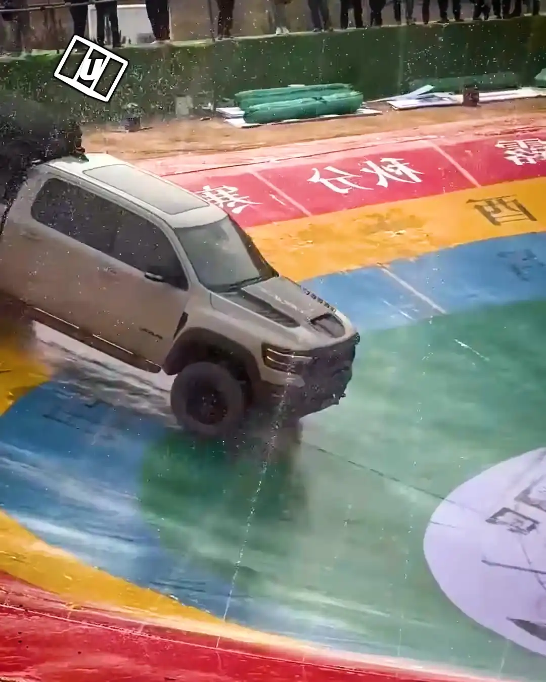 Fun way to wash your car 🚙🫧