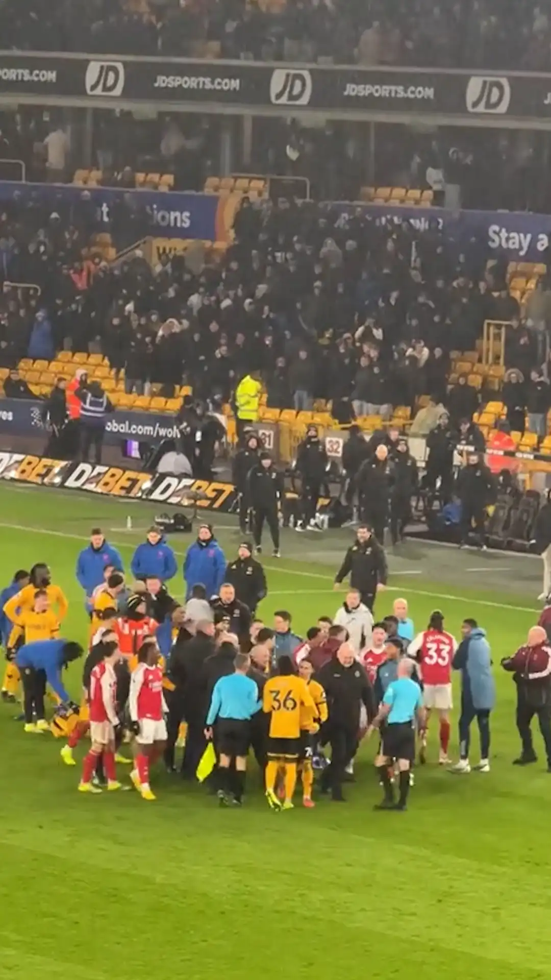 Arsenal and Wolves Players Clash at Full-Time