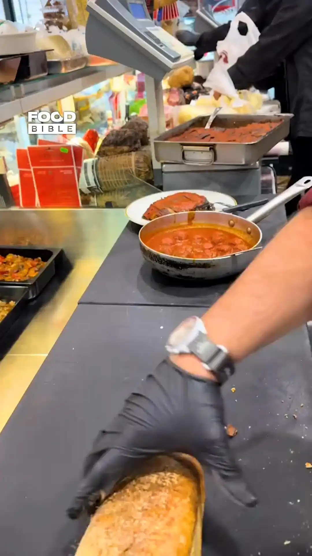 Bread with meatballs in sauce 🥖