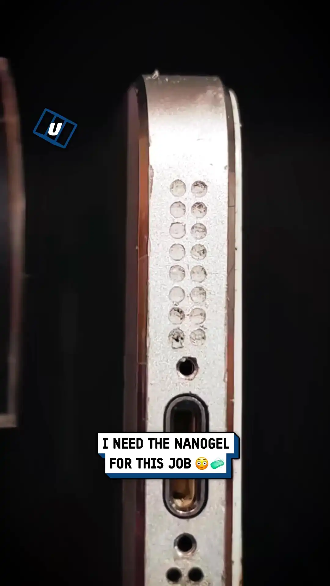 Cleaning phone speaker with nanogel 📲🤯