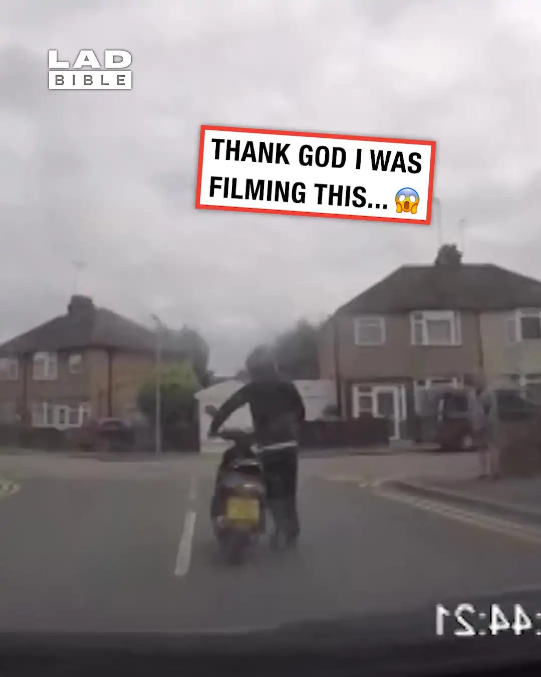 Scammer runs his moped into my car 🫣