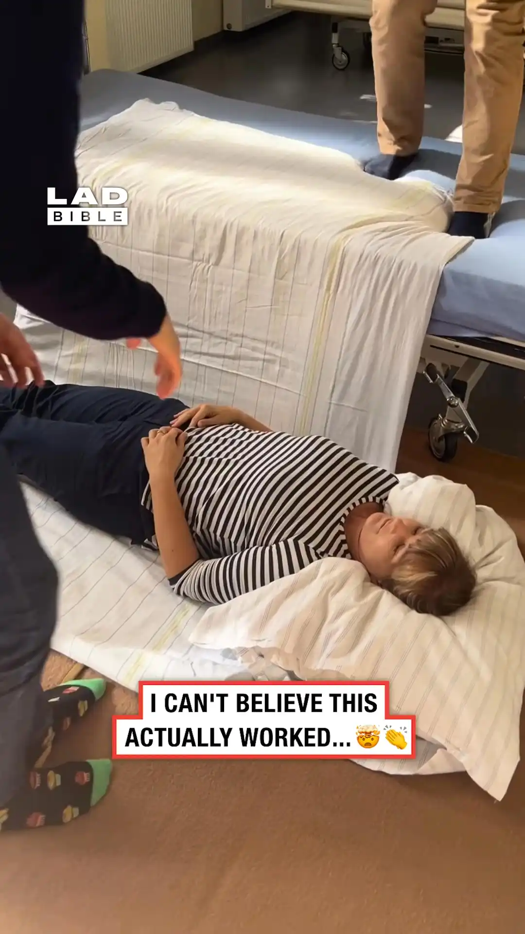 Genius patient bed transfer technique 🤯👏