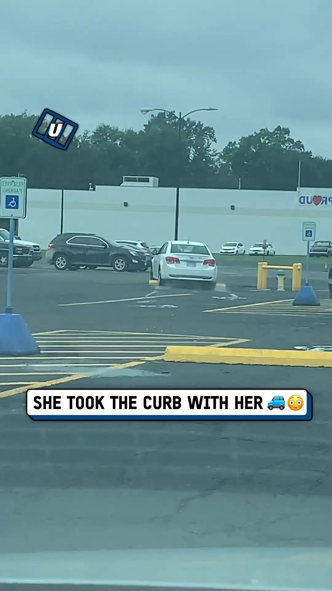 Driver takes the curb with her 🚙😲
