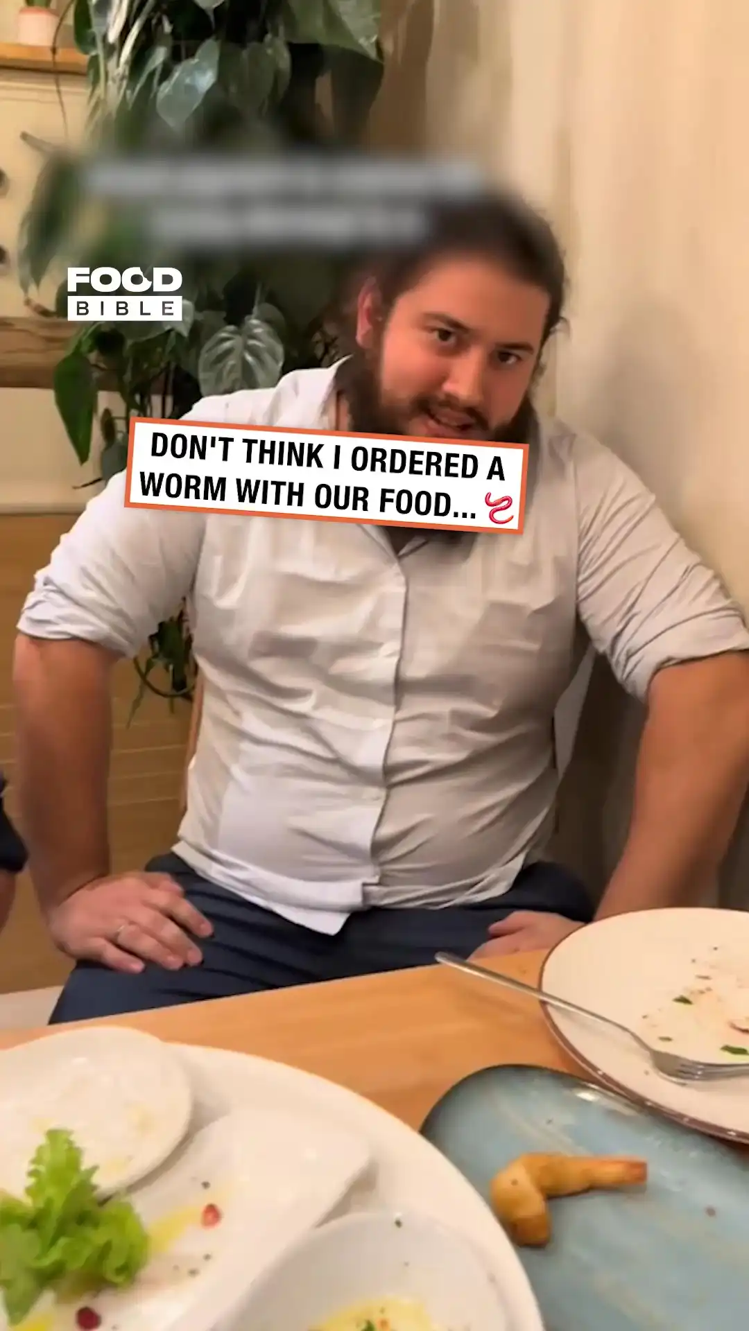 Worm in food at restaurant πͺ±