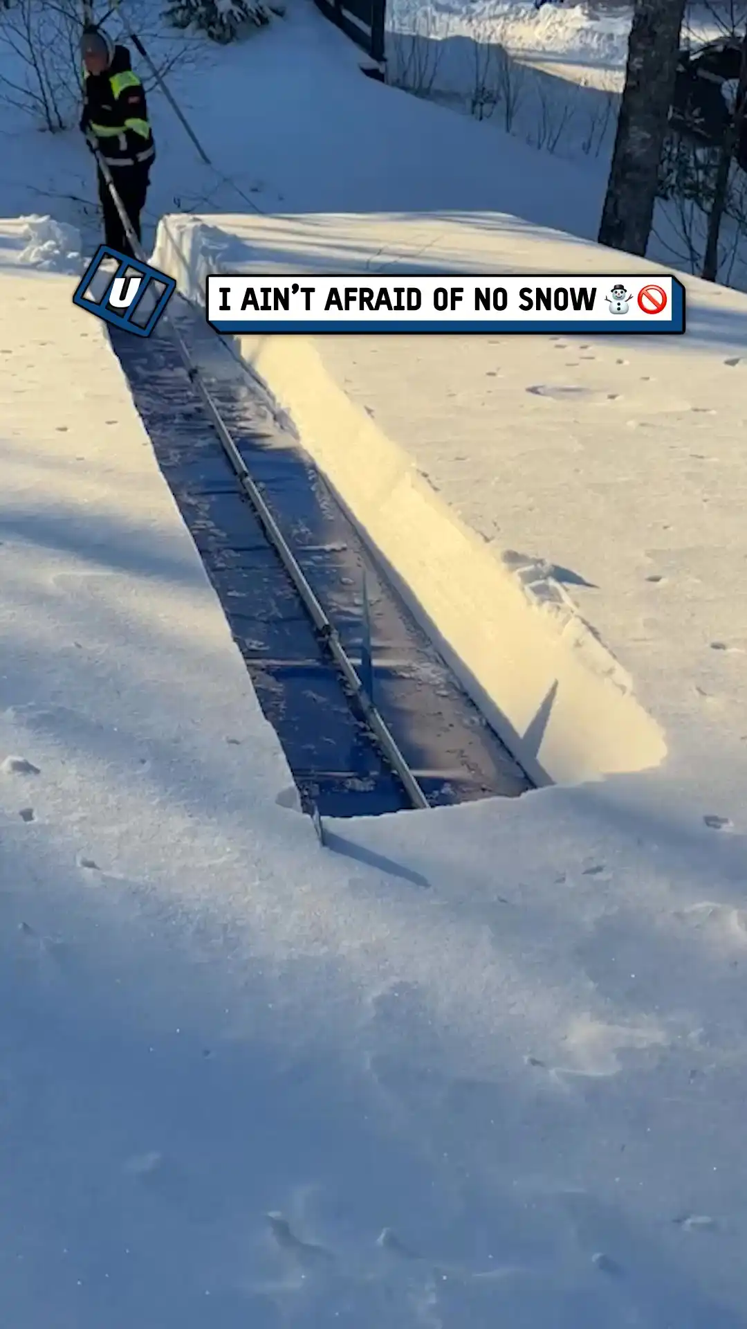 Satisfying snow removal method ☃️😲