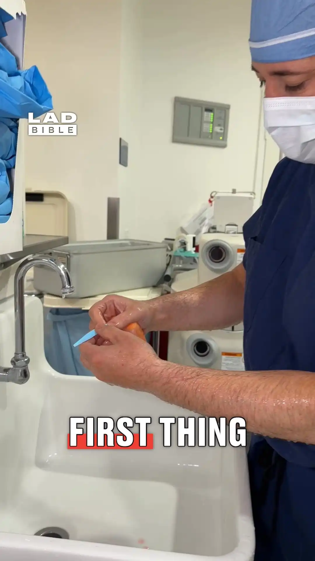 How surgeons wash their hands 🤲🧼