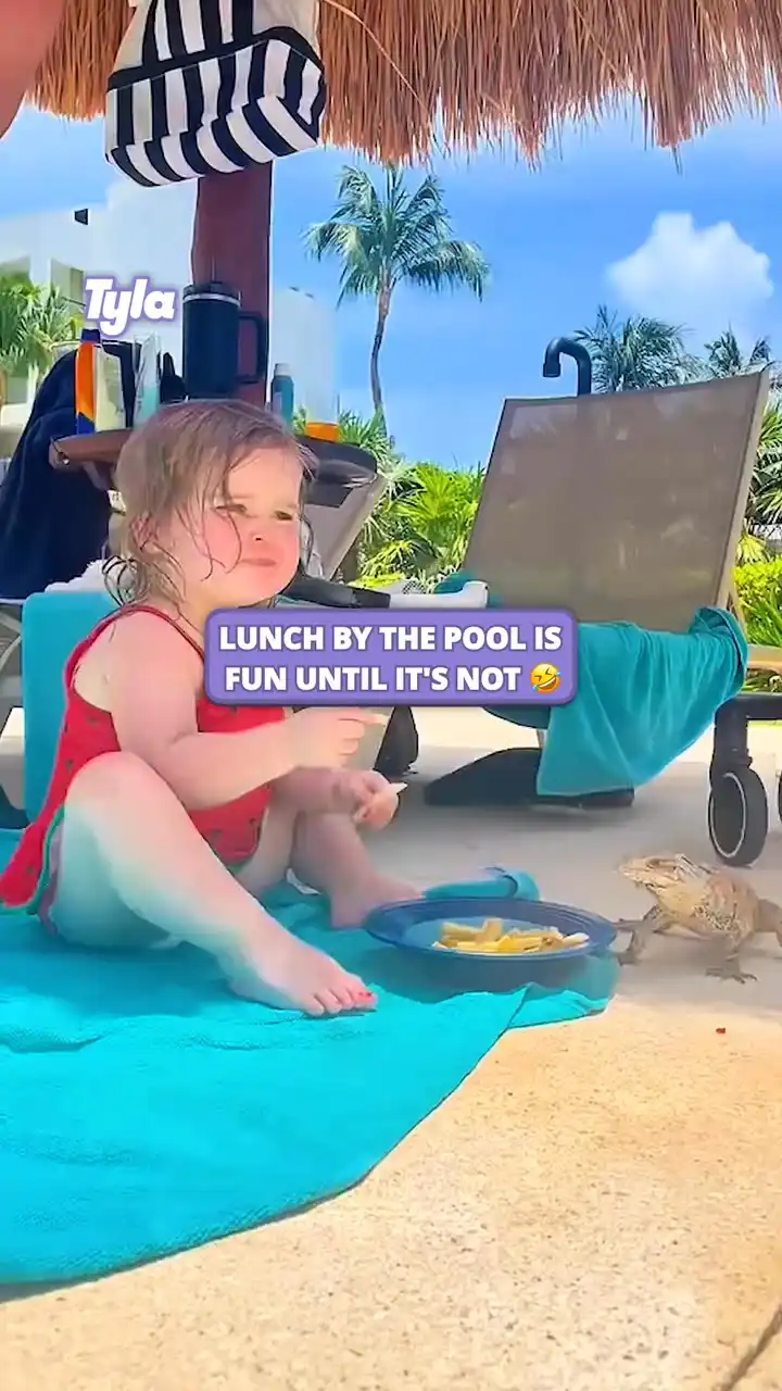 Can a girl not enjoy her chips in peace 😂🍟