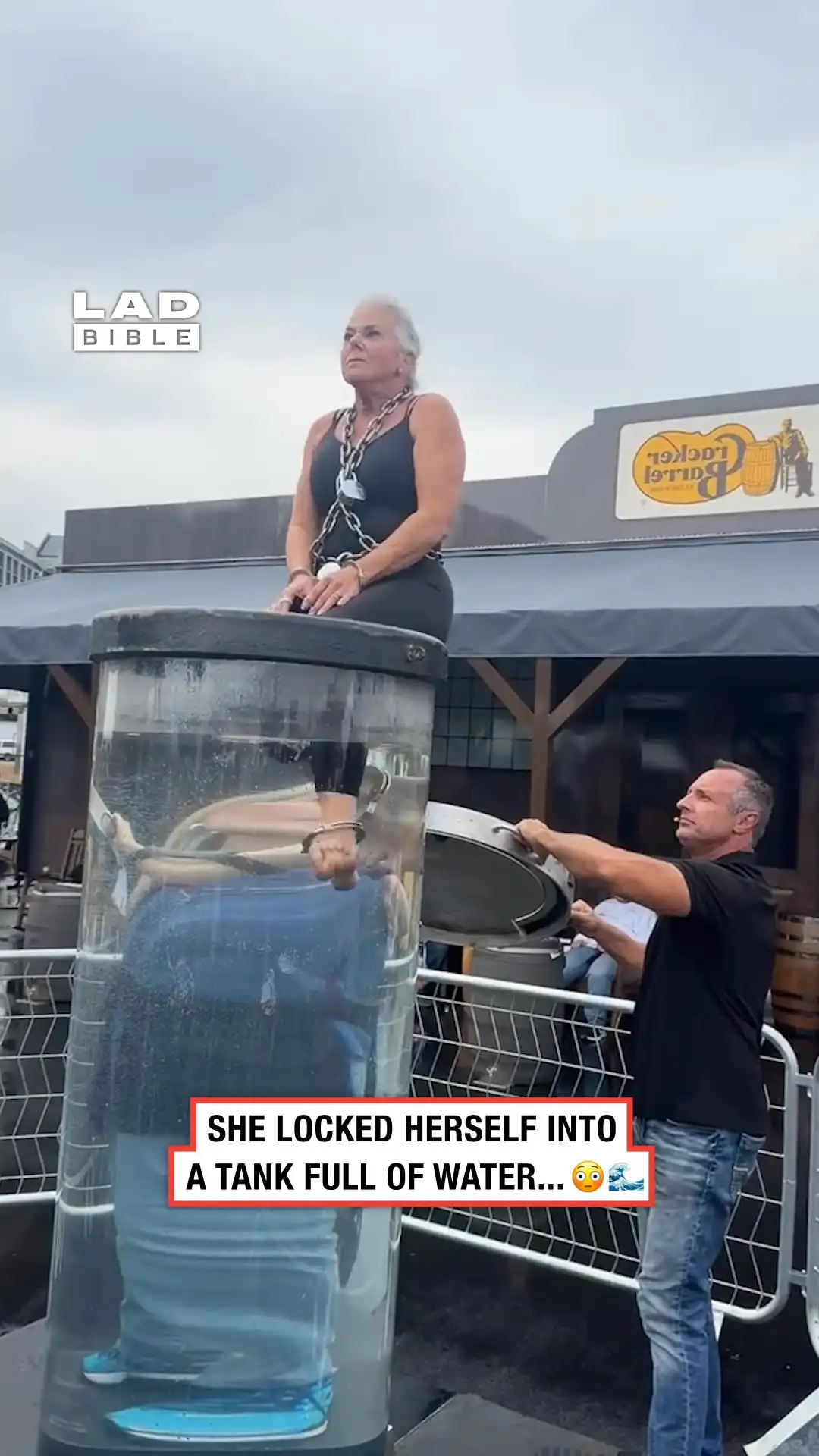 Escape artist locks herself in a water tank π¨π