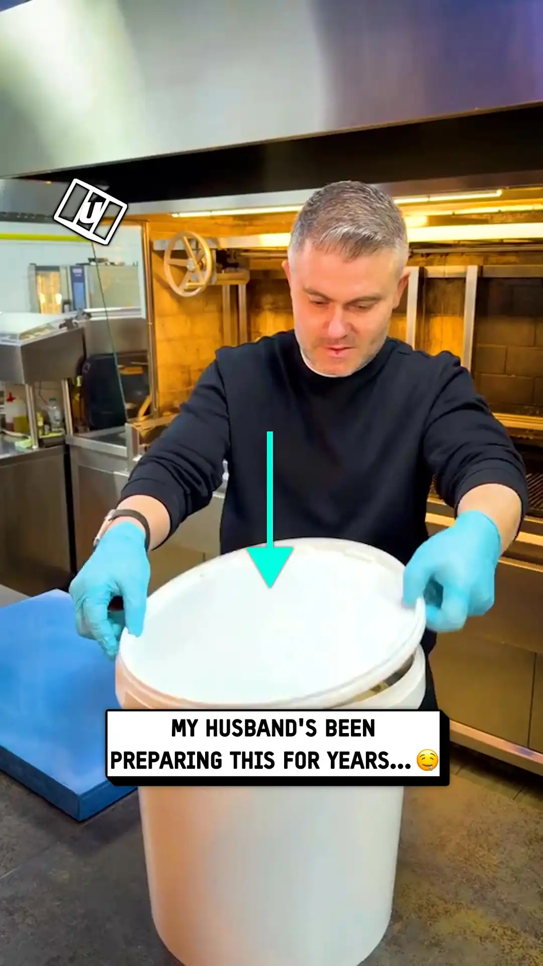 Giant tub of fishy slices 🐟💦