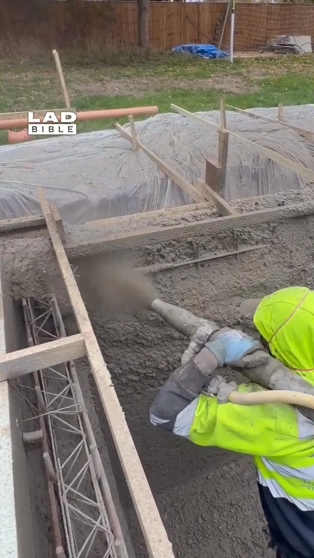 Concrete sprayer makes construction so much easier 👏