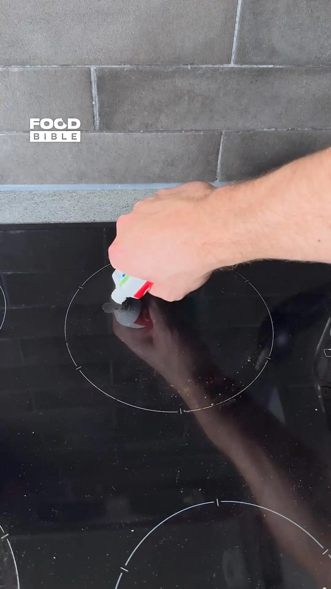 Cleaning An Oven With Toothpaste β¨