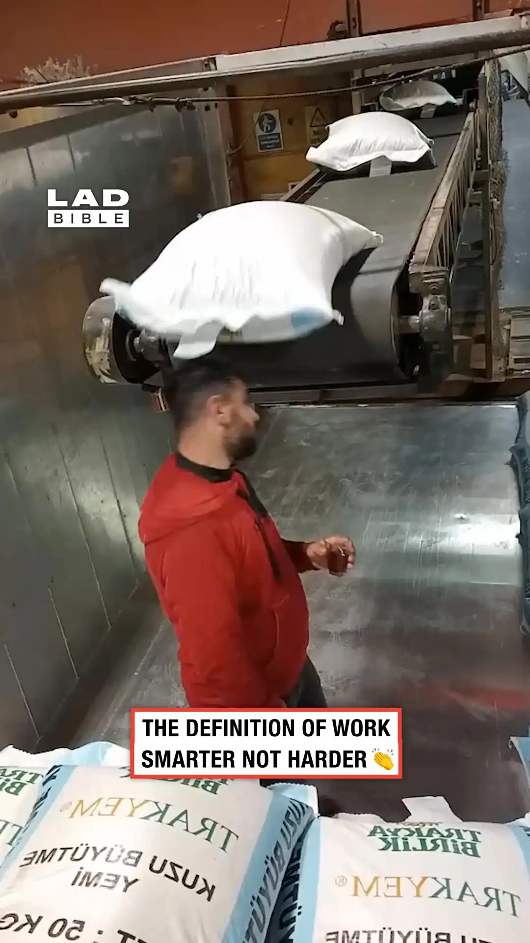 The most nonchalant factory worker 😅👏