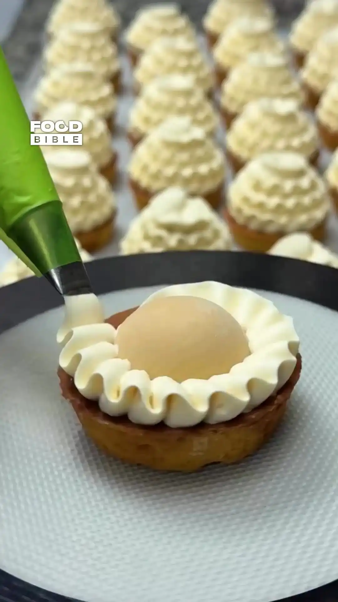 Piping pastries 🧁