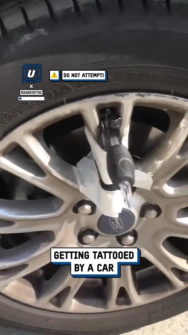 Getting a tattoo from a car 🚙😳