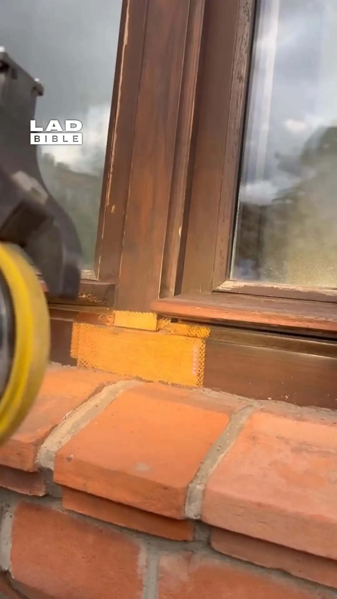 Satisfying laser cleaning 😲