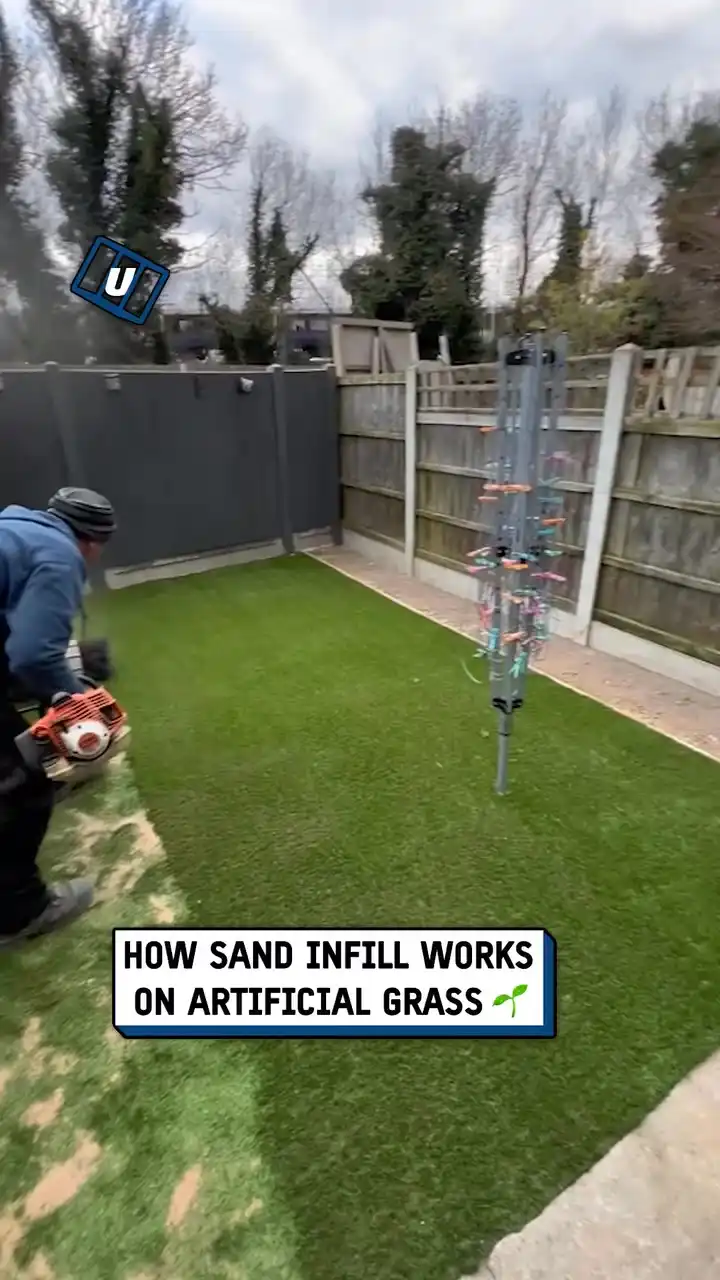 Sand infill on artificial grass process 🌱😮