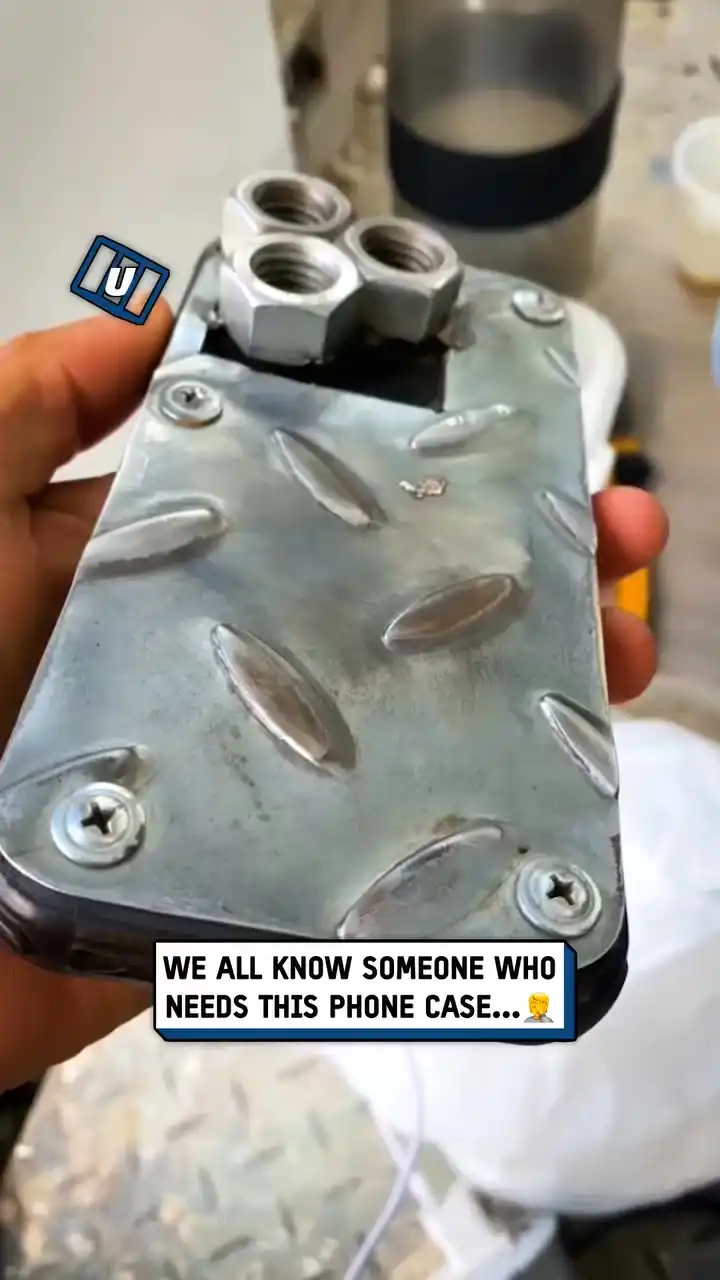 The perfect phone case for that one clumsy friend 🤣📲