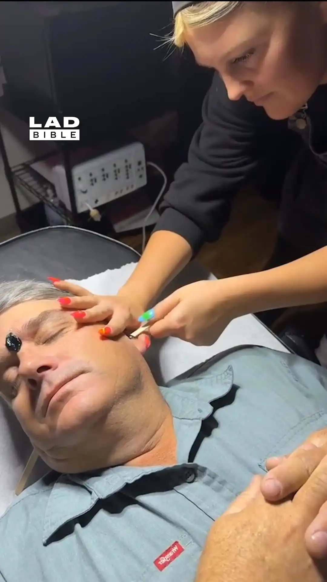 Waxing my dad's ears didn't go to plan π¬π