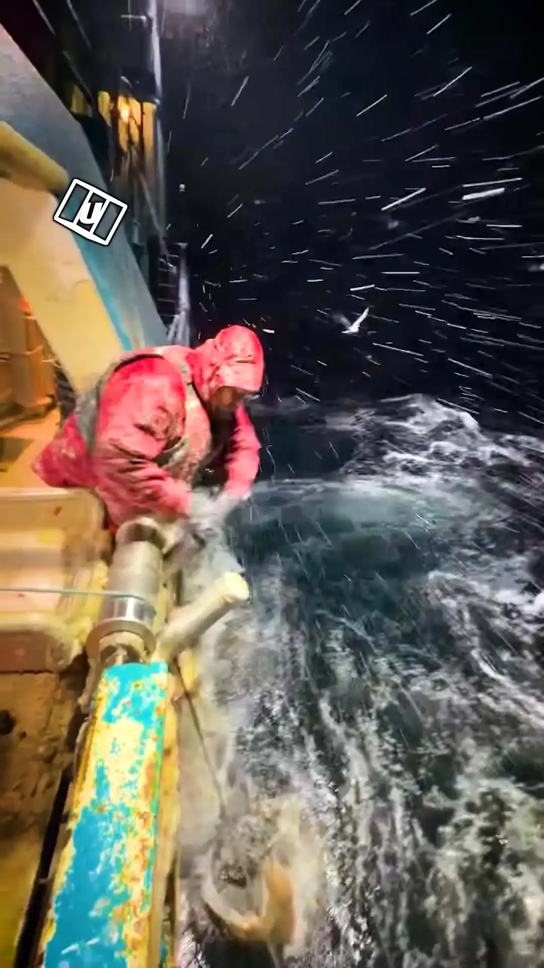 Bro's fishing while a storm brews at sea 🤣💦
