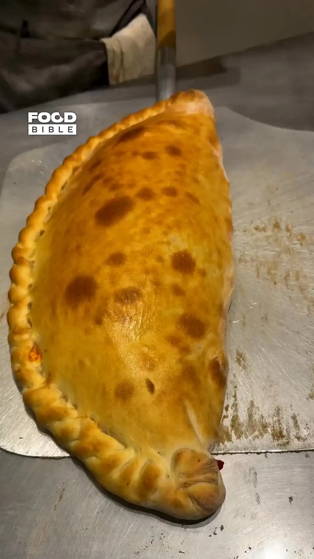 Calzone slicing 🍕