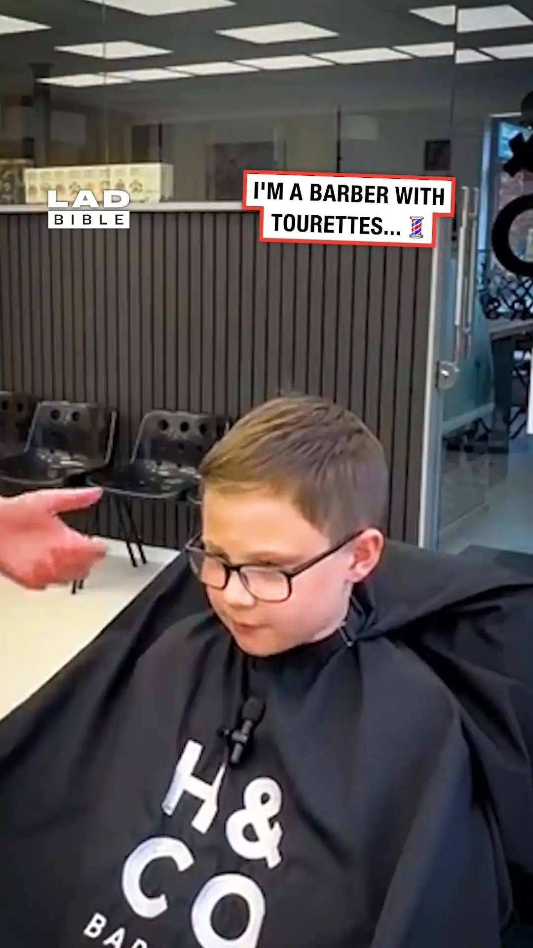I'm a barber with tourettes 💈