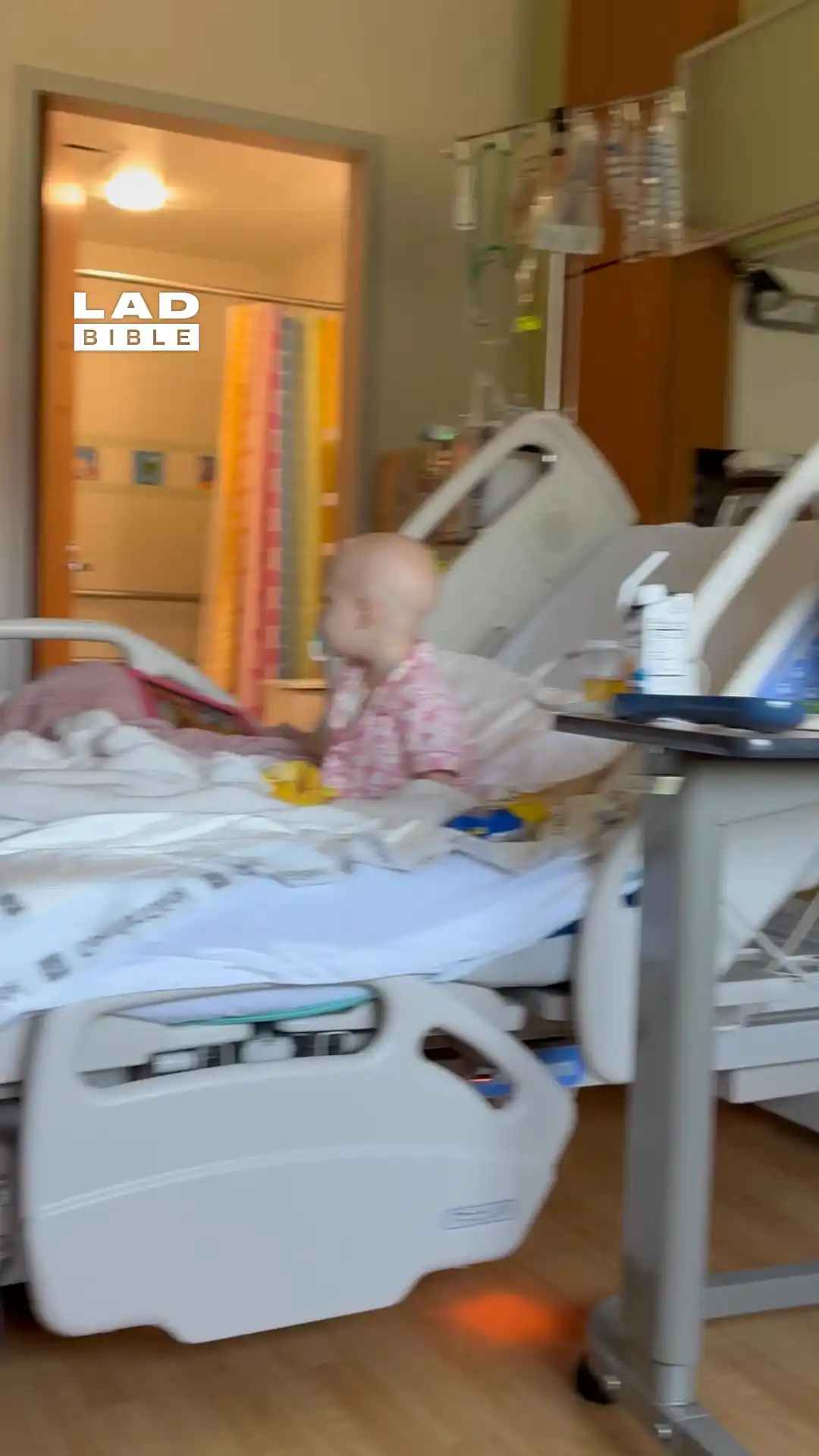 Big brother reuinted with his sister in hospital๐ฅน