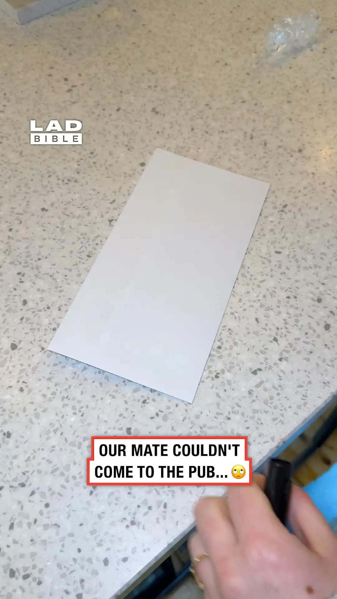 Sending a drink to friend 🍺✉️