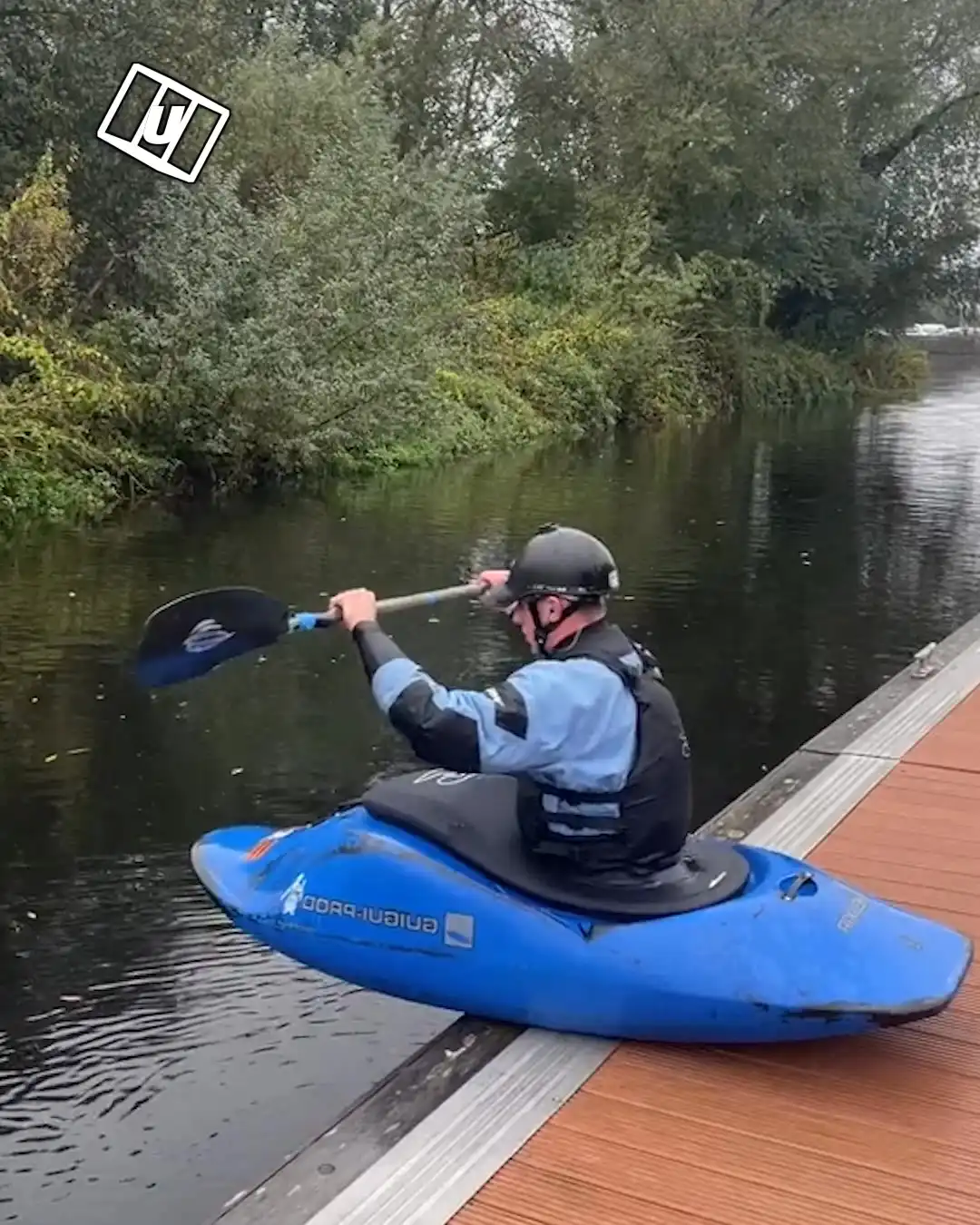 Kayaker has to turn around 😅💦