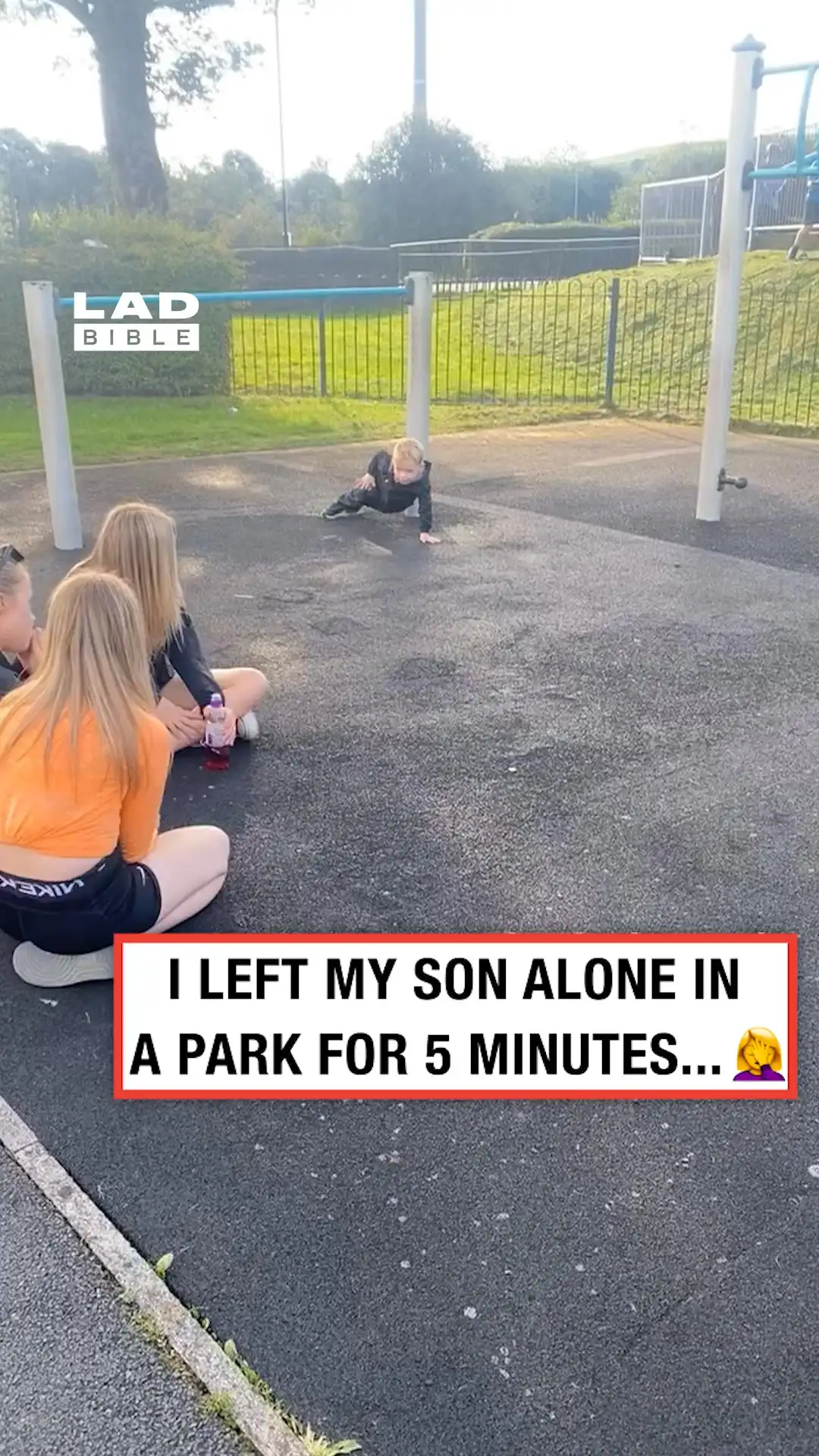 Little lad does push ups to impress girls 😂💪