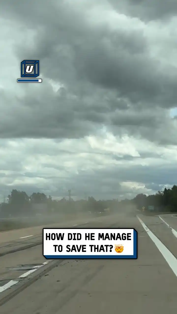 This trailer was swerving for a mile before disaster struck 🚛😱