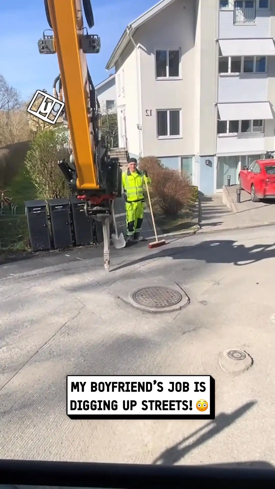 Excavator digs up pothole 😳