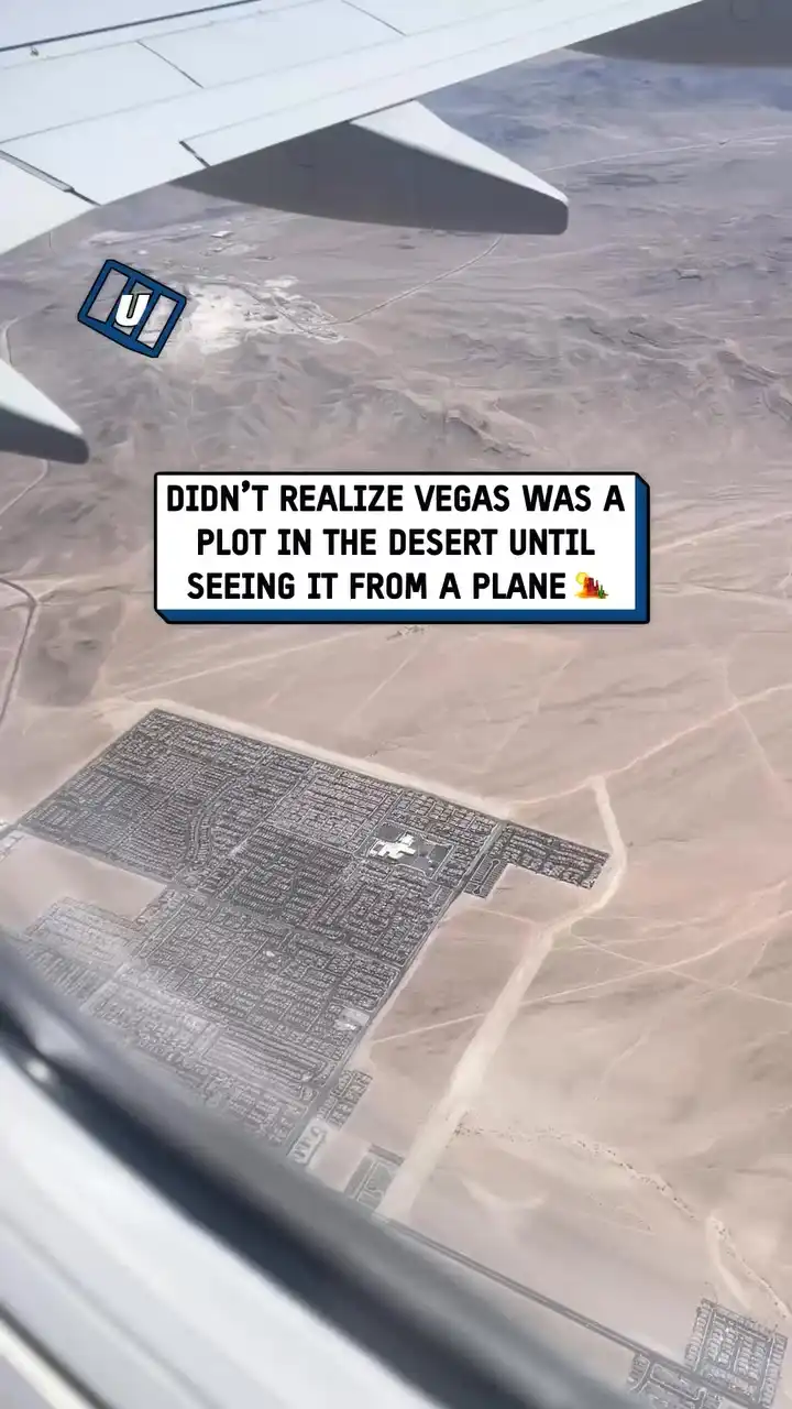 Vegas looks so tiny from a plane 😳🌵