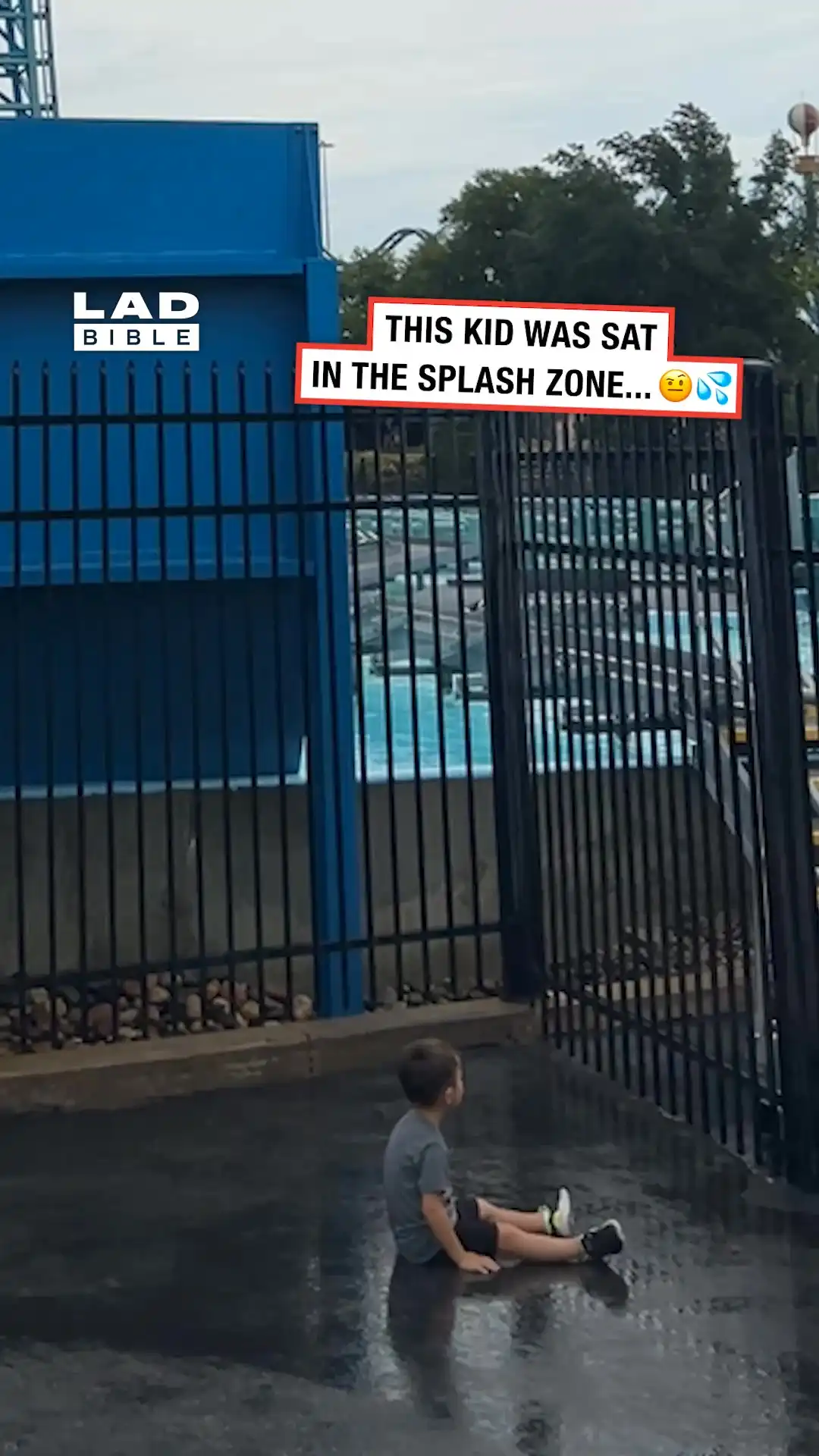 This kid was caught in splash zone 😳💦