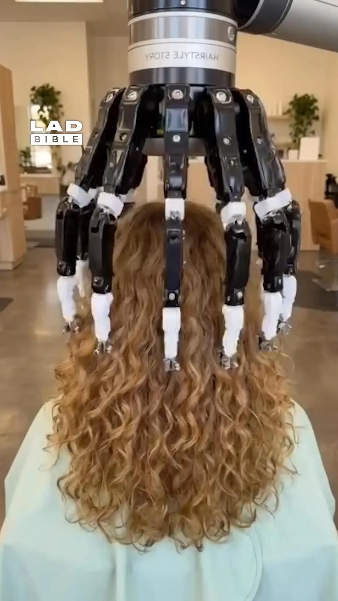Machine automatically cuts your hair 🤯💇‍♂️