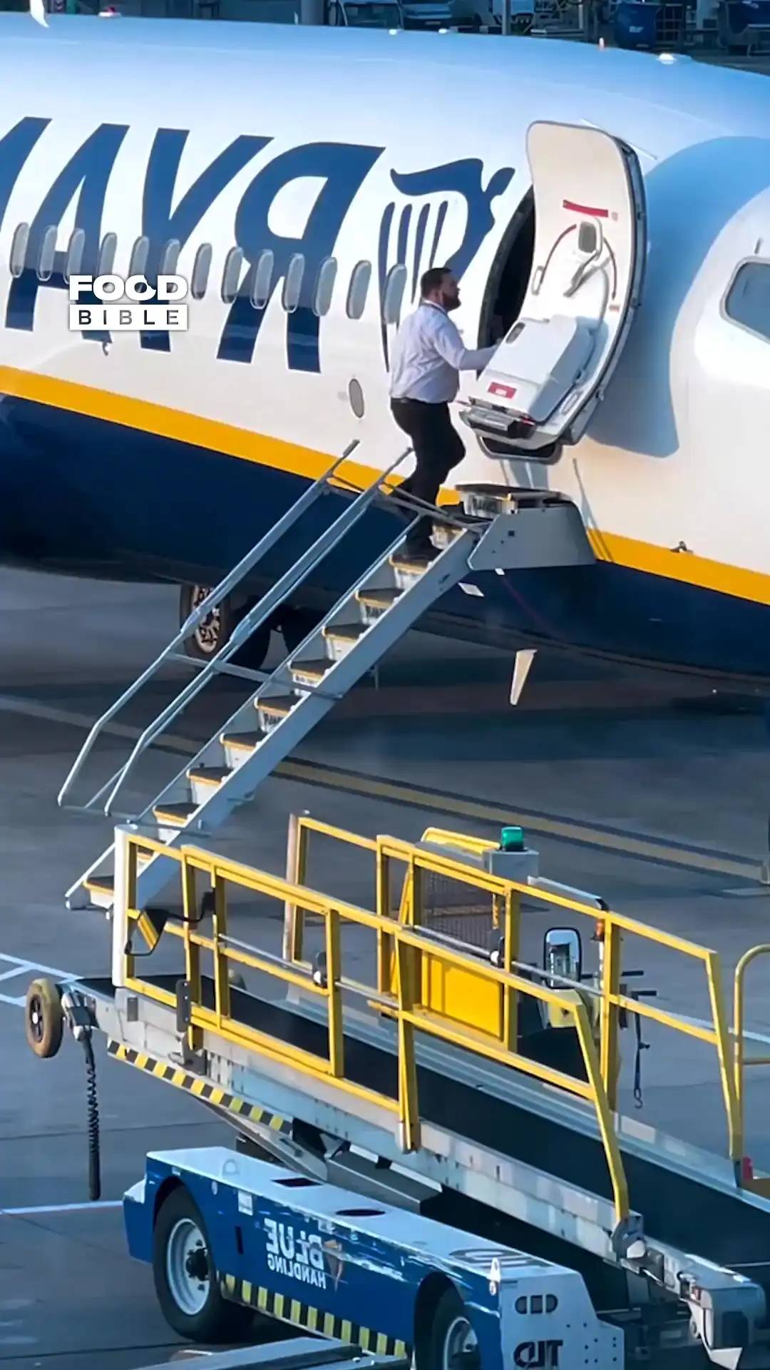 Folding air stairs ✈️