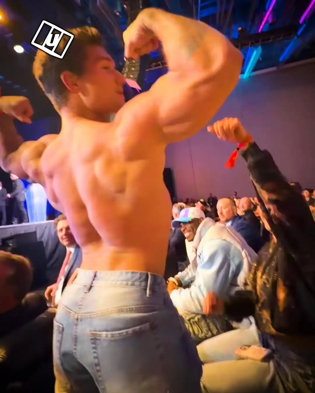 Arnold Schwarzenegger was impressed by my bf ๐คฃ๐ช