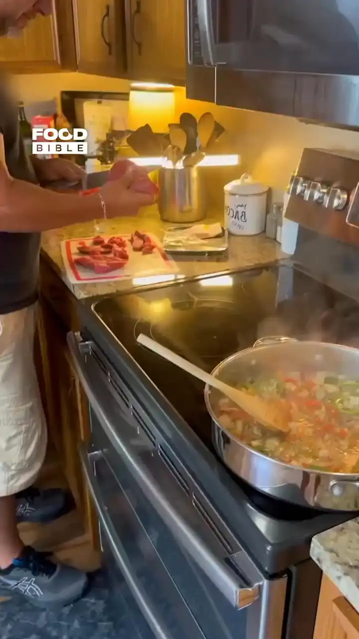 Man calls out 'fake steak' 😳