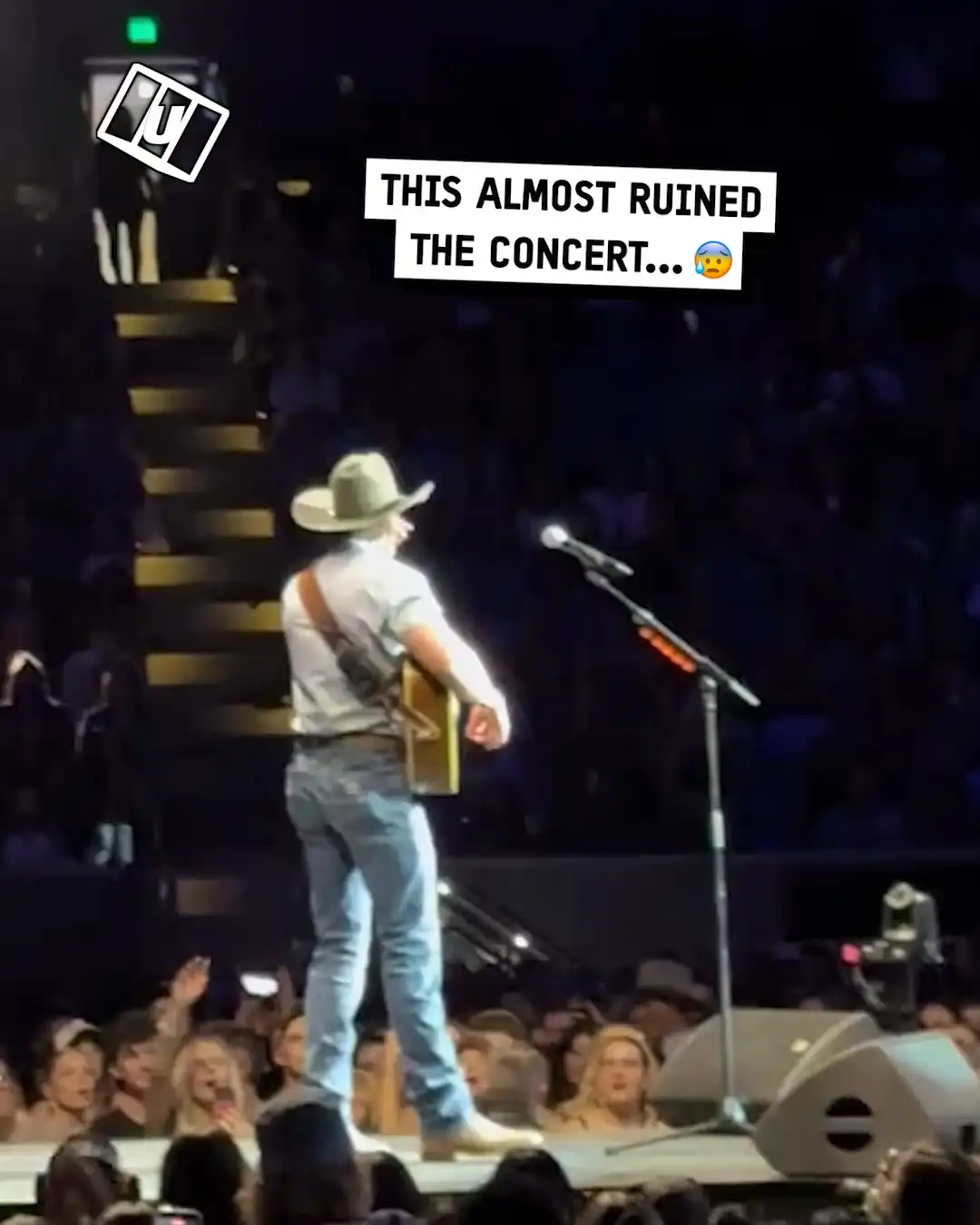 Singer had to stop the show for this 😳