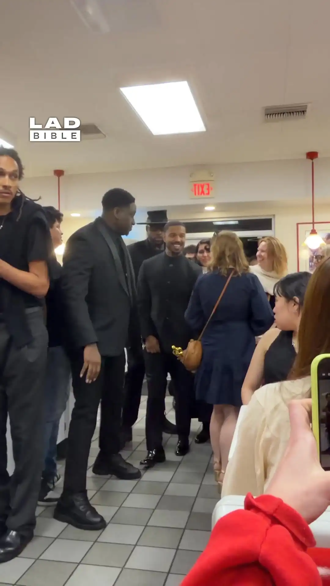 Michael Jordan walks into fast food restaurant holding his Oscar 😮👏