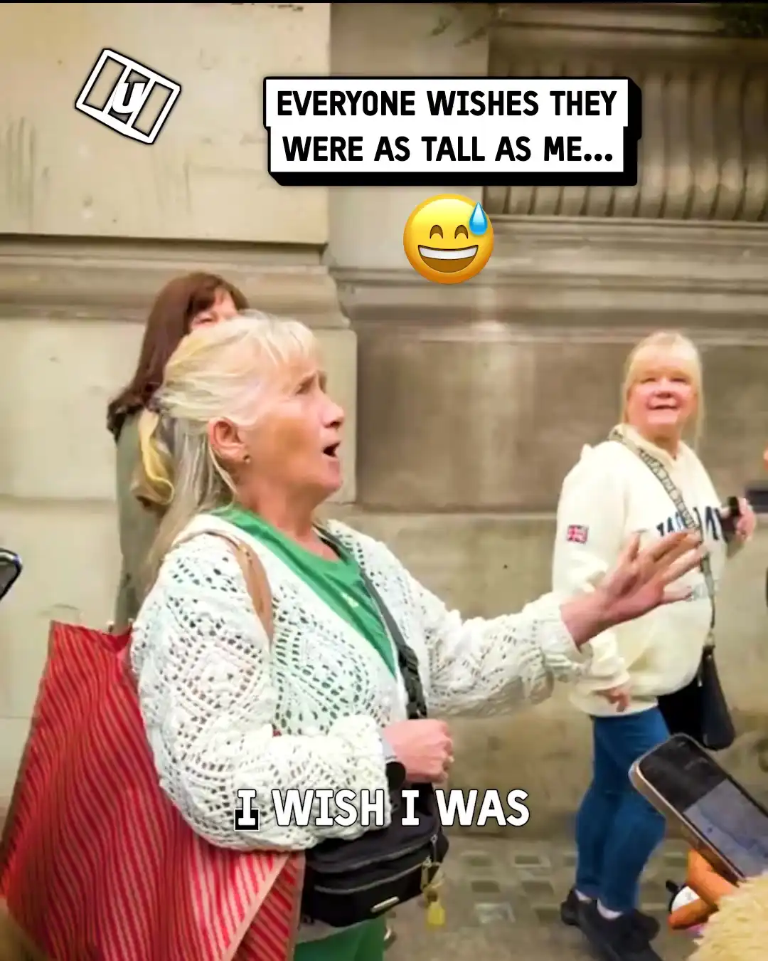 Strangers keep telling me I'm tall at 6ft10 π
β¬οΈ