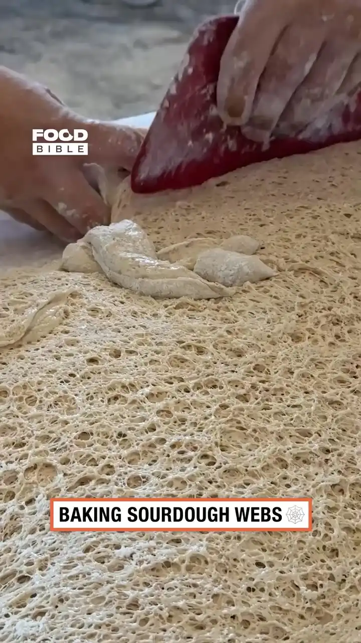 Baking sourdough webs 🕸️
