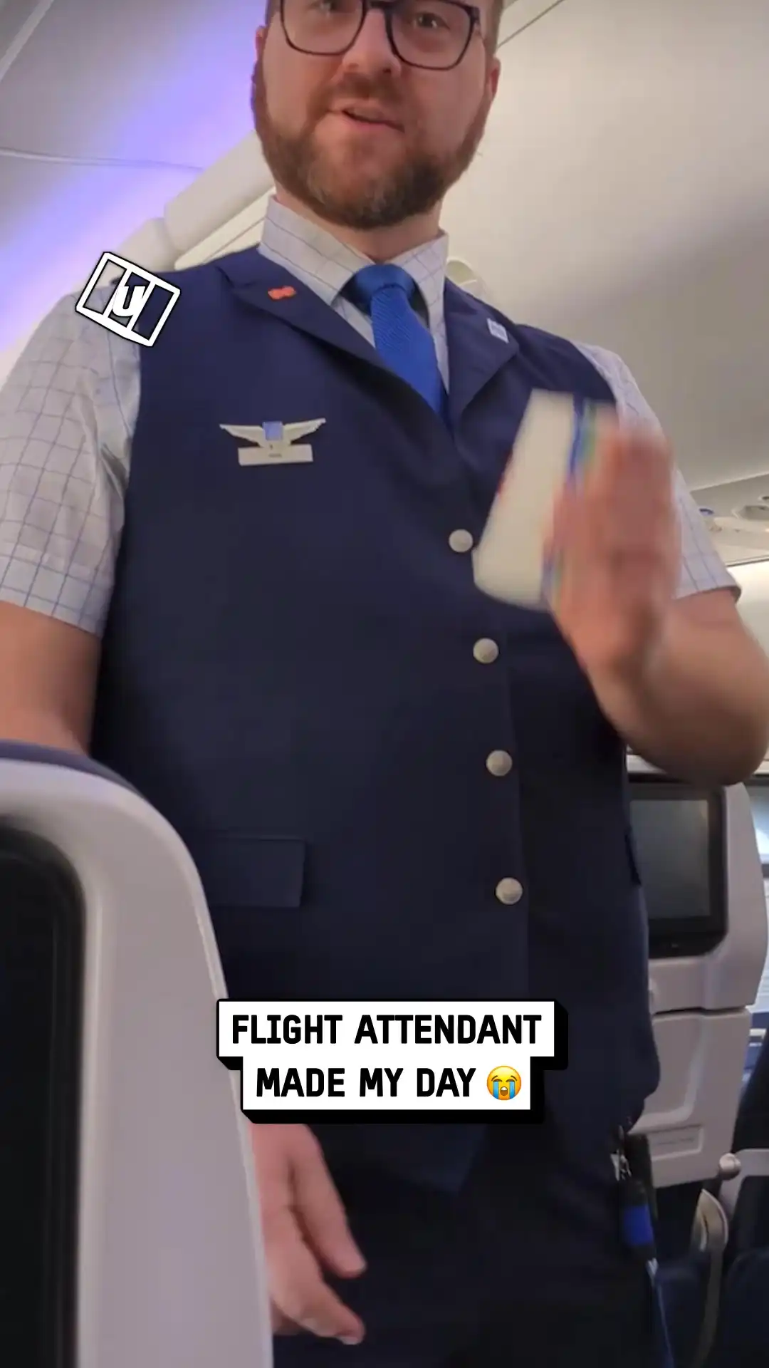 My flight attendant showed me a hack 😅📲