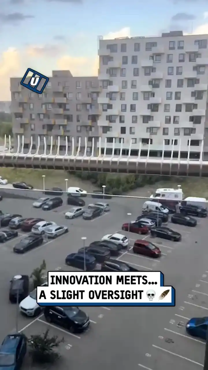 They're camping the last zone like Fortnite 👀