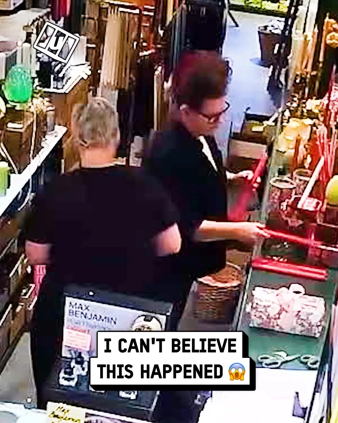 Bartender's hair caught on fire without her knowing 🫣🔥