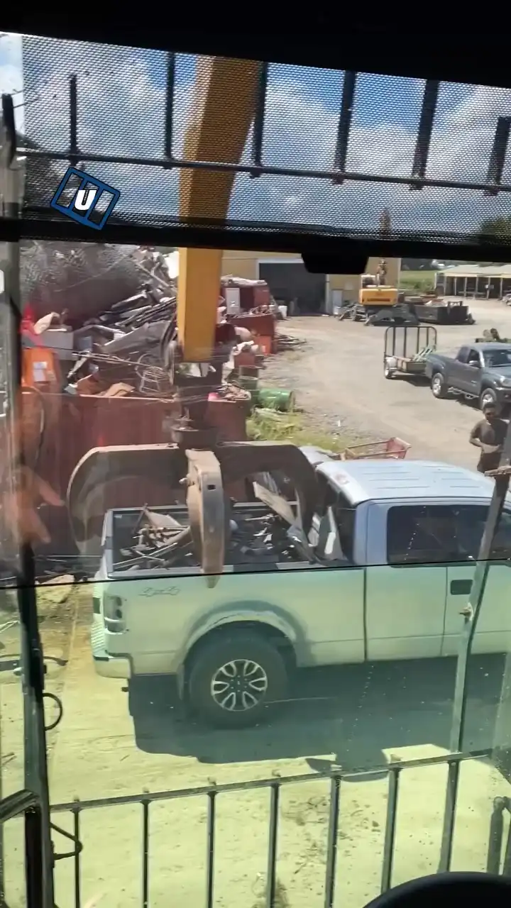 Satisfying truck bed removal 🛻🤩