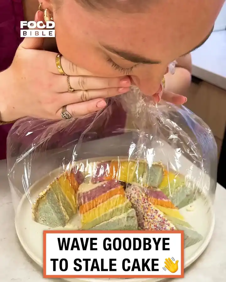 Cake cling film hack 🤩